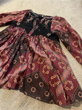 Free People Floral Burgundy and Black Peasant Dress size XS, never worn
